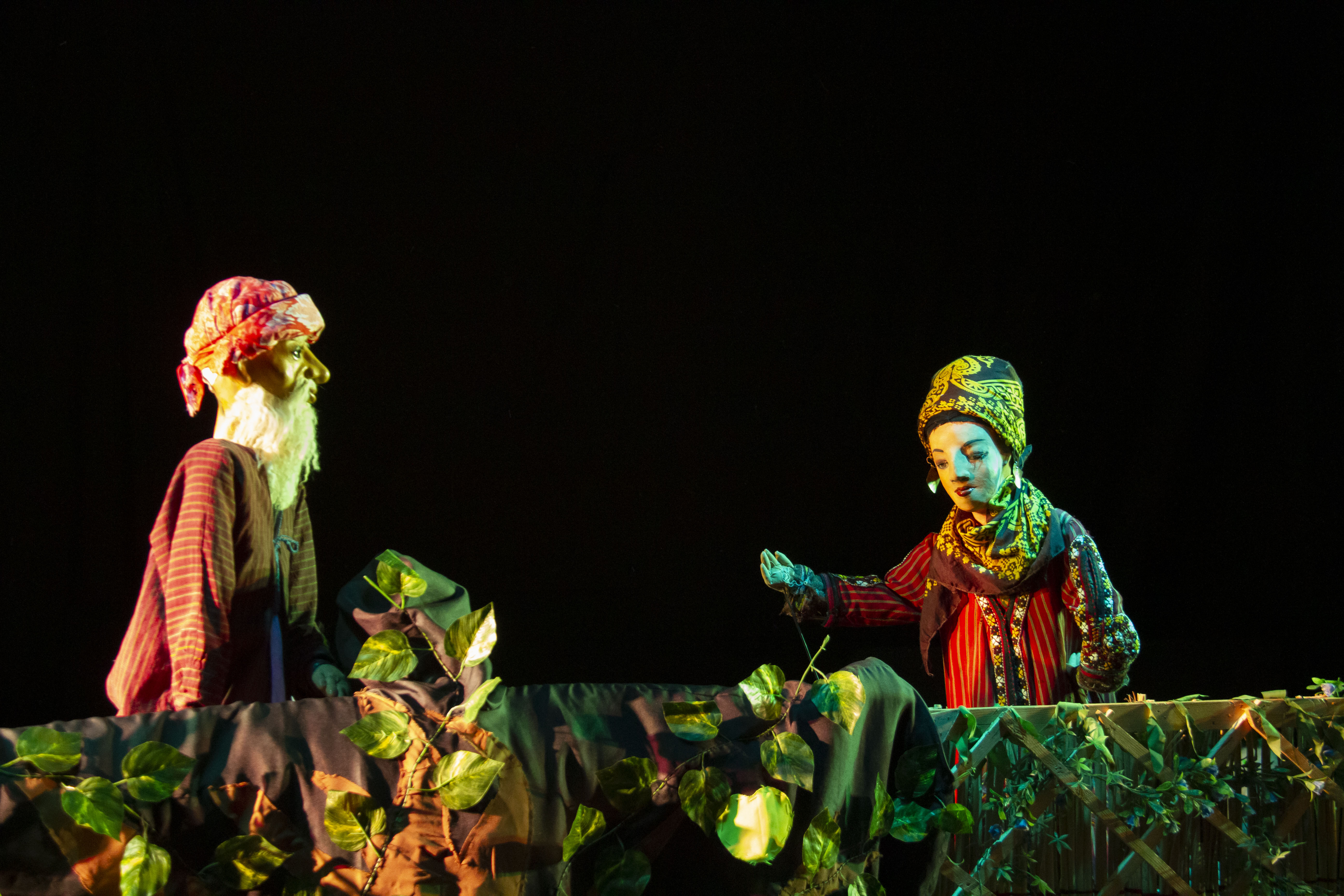 В гостях у сказки: Туркменский кукольный театр показал премьеру спектакля «Gyzyl alma»