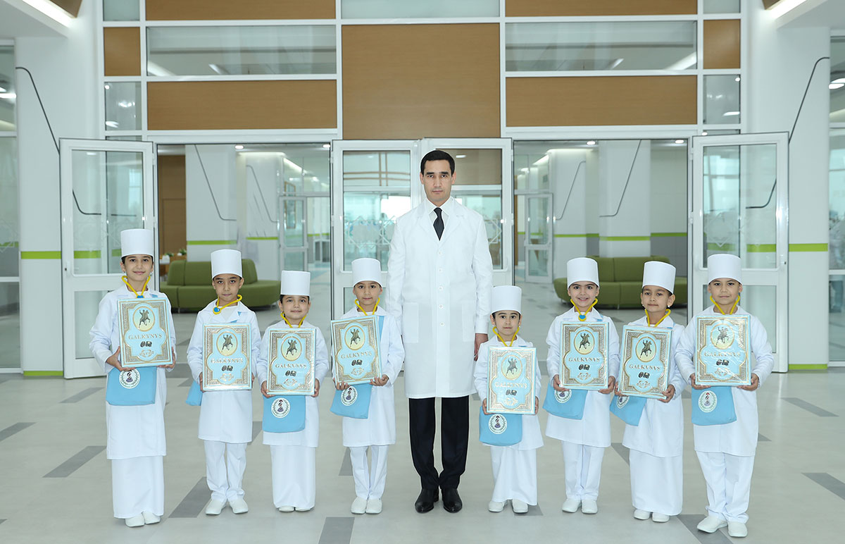 Hormatly Prezidentimiz Daşoguzda täze hassahanalaryň açylyş dabaralaryna gatnaşdy