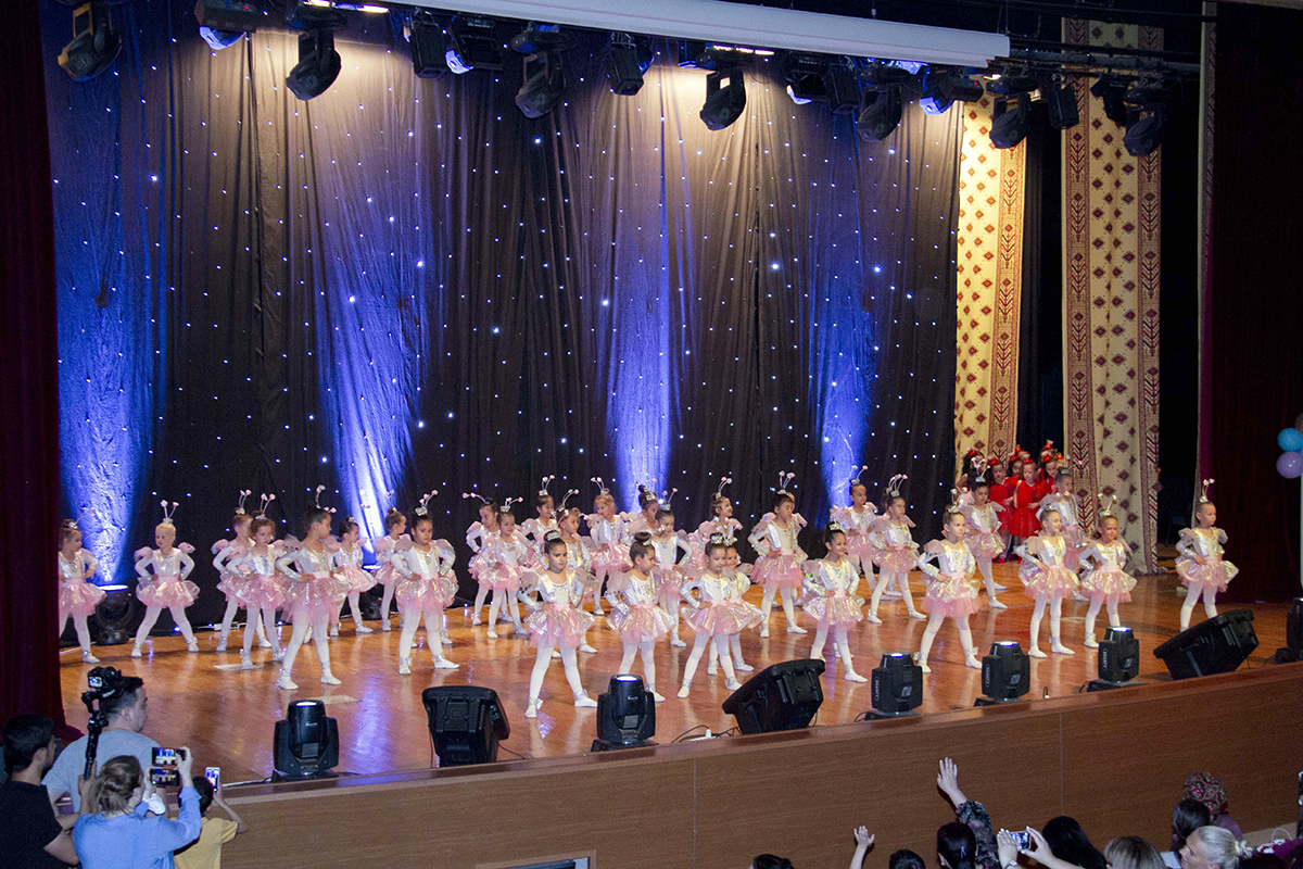 В Ашхабаде состоялся танцевальный концерт «Дети – цветы жизни!»