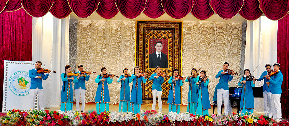 Праздник песни и музыки