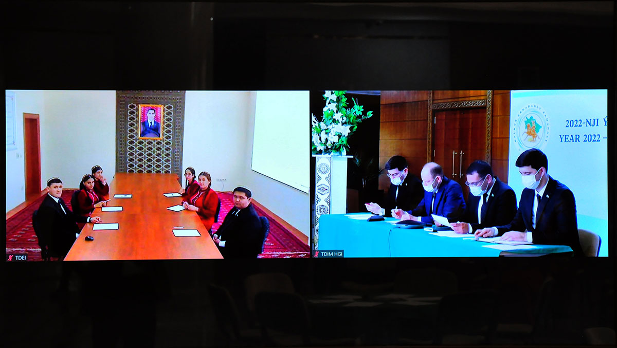 Türkmenistanyň diplomatiýasynyň ileri tutulýan ugurlary boýunça  Okuw merkezinde bäsleşik geçirildi