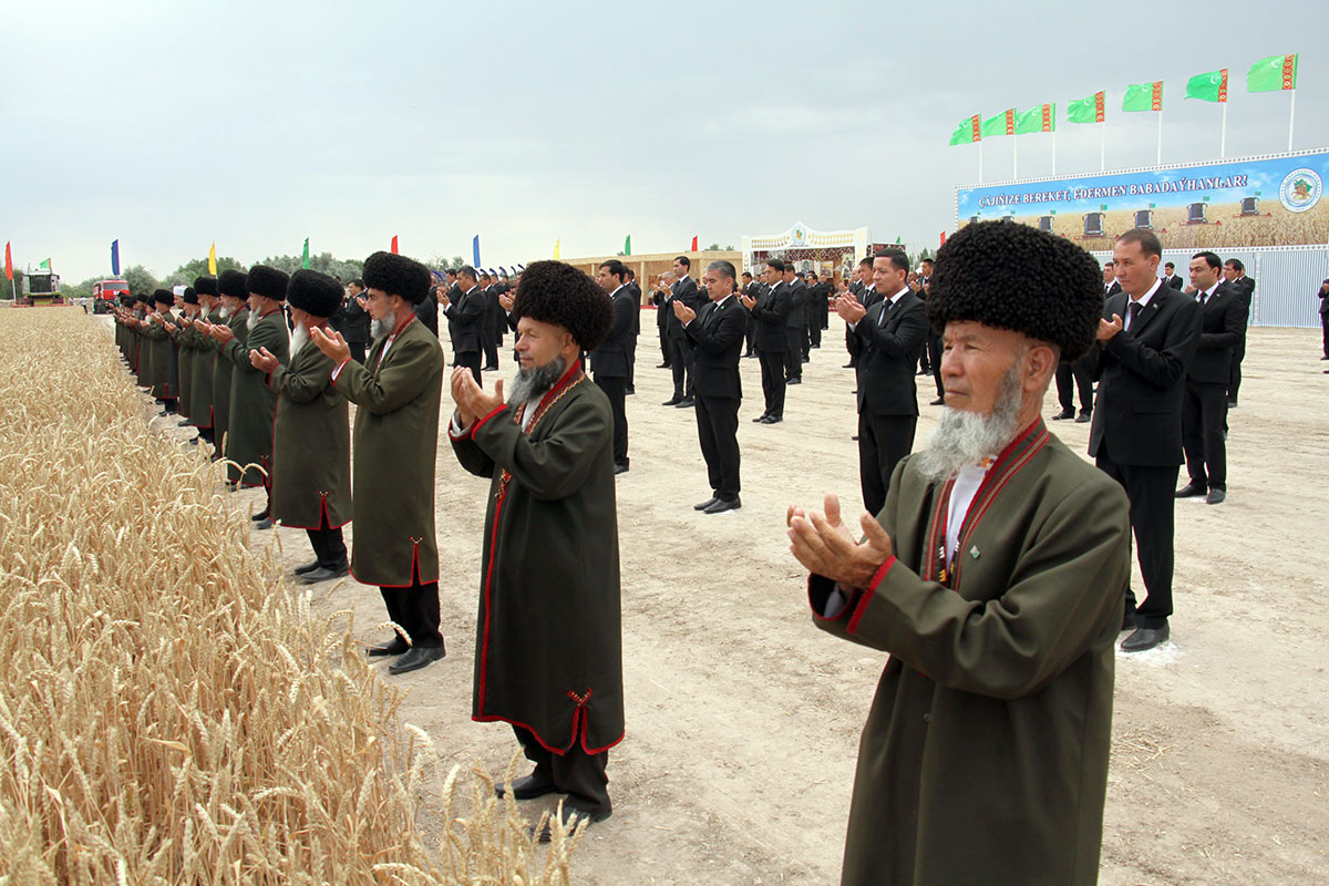 Grain growers of Dashoguz and Balkan velayats took over the braid relay
