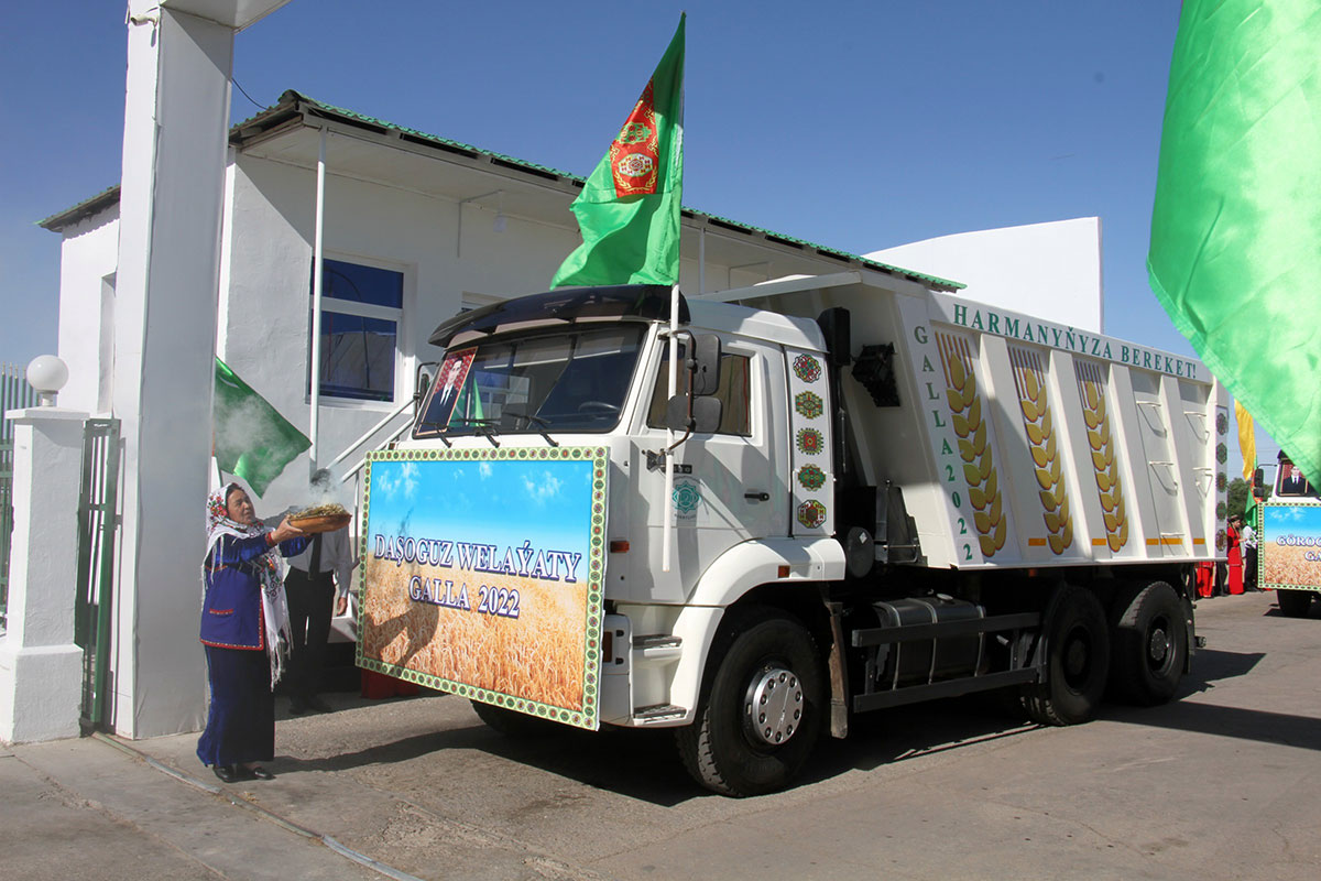 Grain growers of Dashoguz and Balkan velayats took over the braid relay
