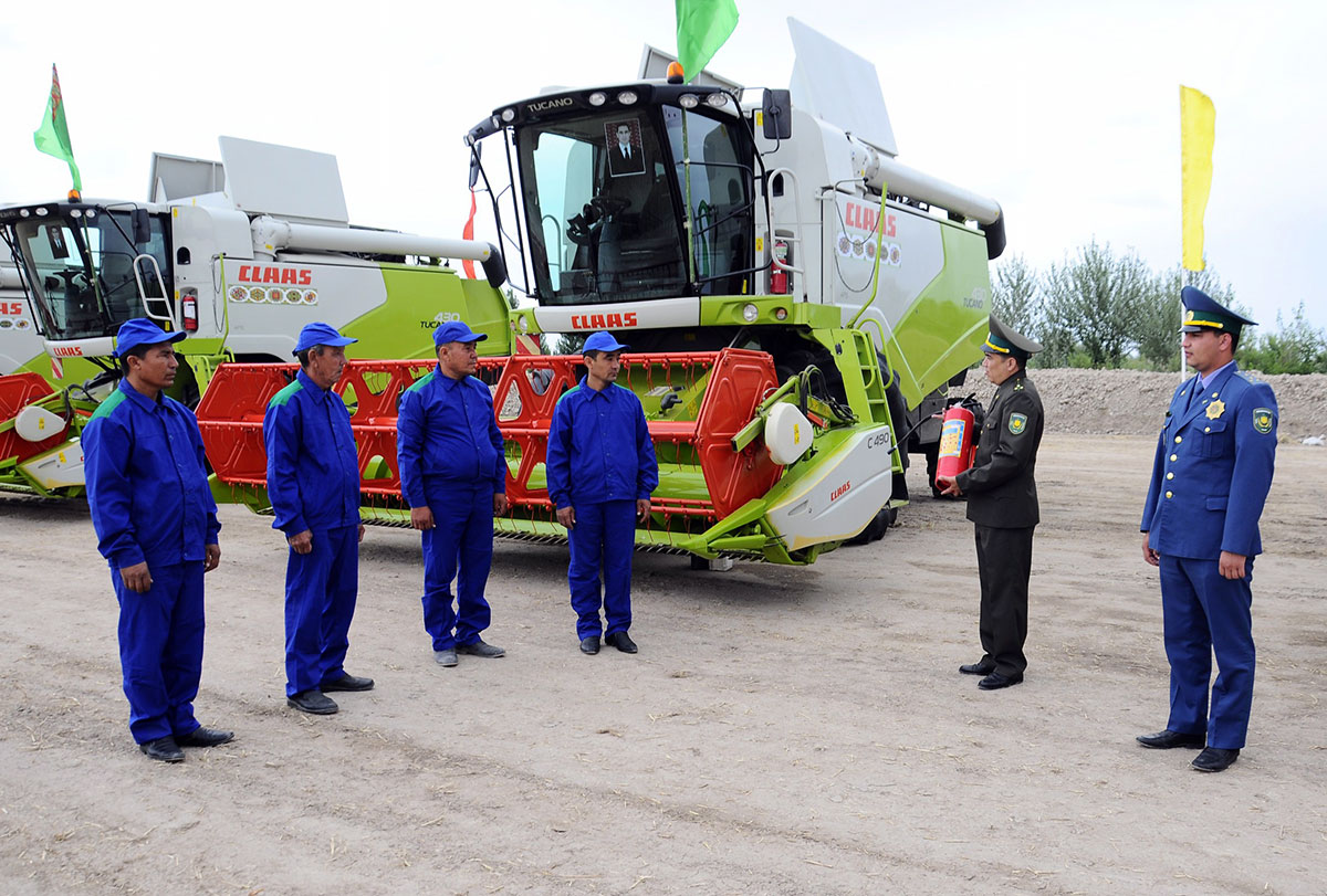 Grain growers of Dashoguz and Balkan velayats took over the braid relay