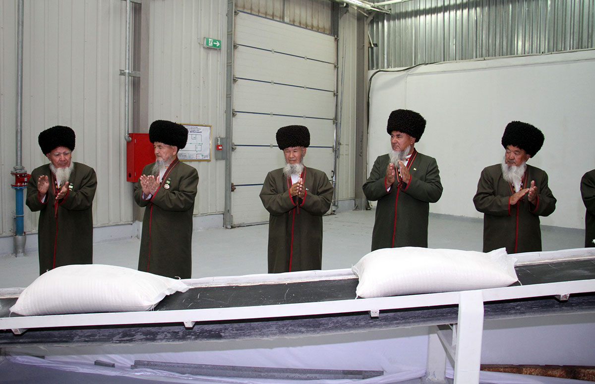 Grain growers of Dashoguz and Balkan velayats took over the braid relay