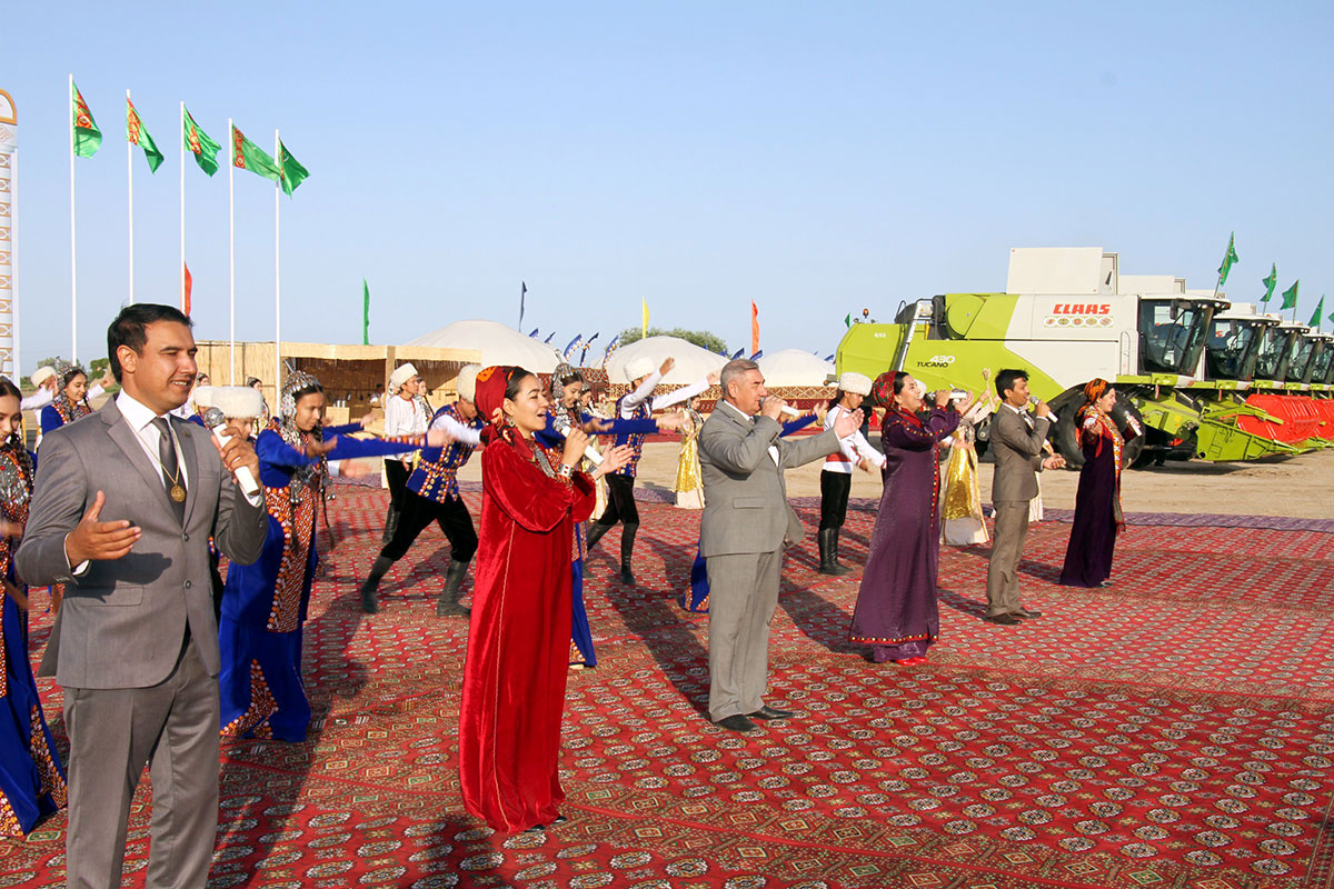 Grain growers of Dashoguz and Balkan velayats took over the braid relay