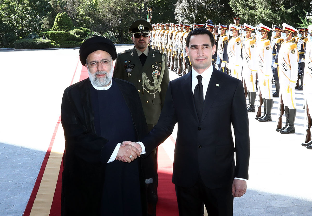 Prezidentler Serdar Berdimuhamedowyň we Seýed Ebrahim Raisiniň arasyndaky gepleşikler