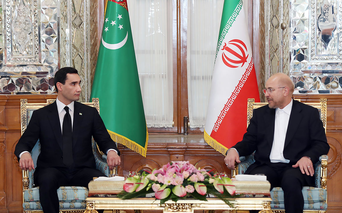 Prezidentler Serdar Berdimuhamedowyň we Seýed Ebrahim Raisiniň arasyndaky gepleşikler