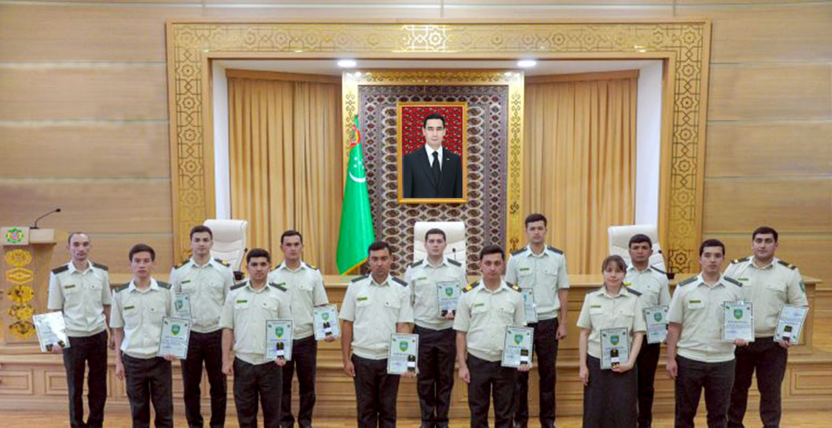 Certificates were given to employees of the State Migration Service of Turkmenistan