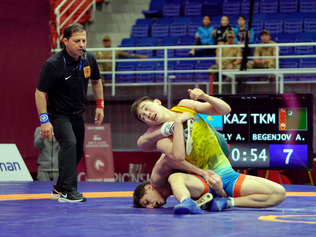 Erkin göreş boýunça ildeşimiz ýetginjekleriň arasynda Aziýanyň çempiony