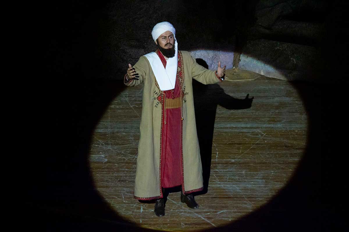 Опера Махтумкули: Судьба поэта, воспетая высоким вокалом