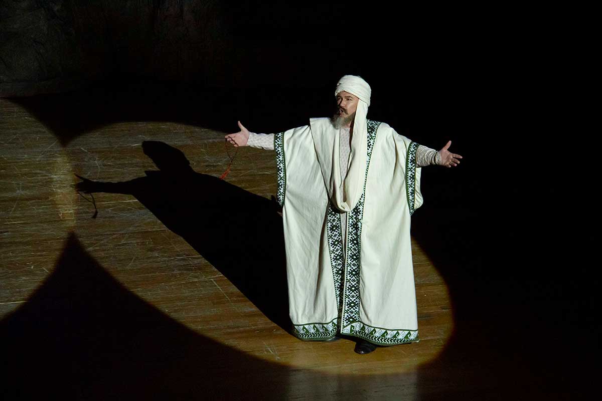 Опера Махтумкули: Судьба поэта, воспетая высоким вокалом