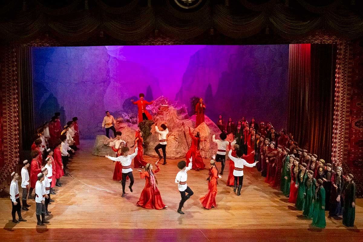 Опера Махтумкули: Судьба поэта, воспетая высоким вокалом