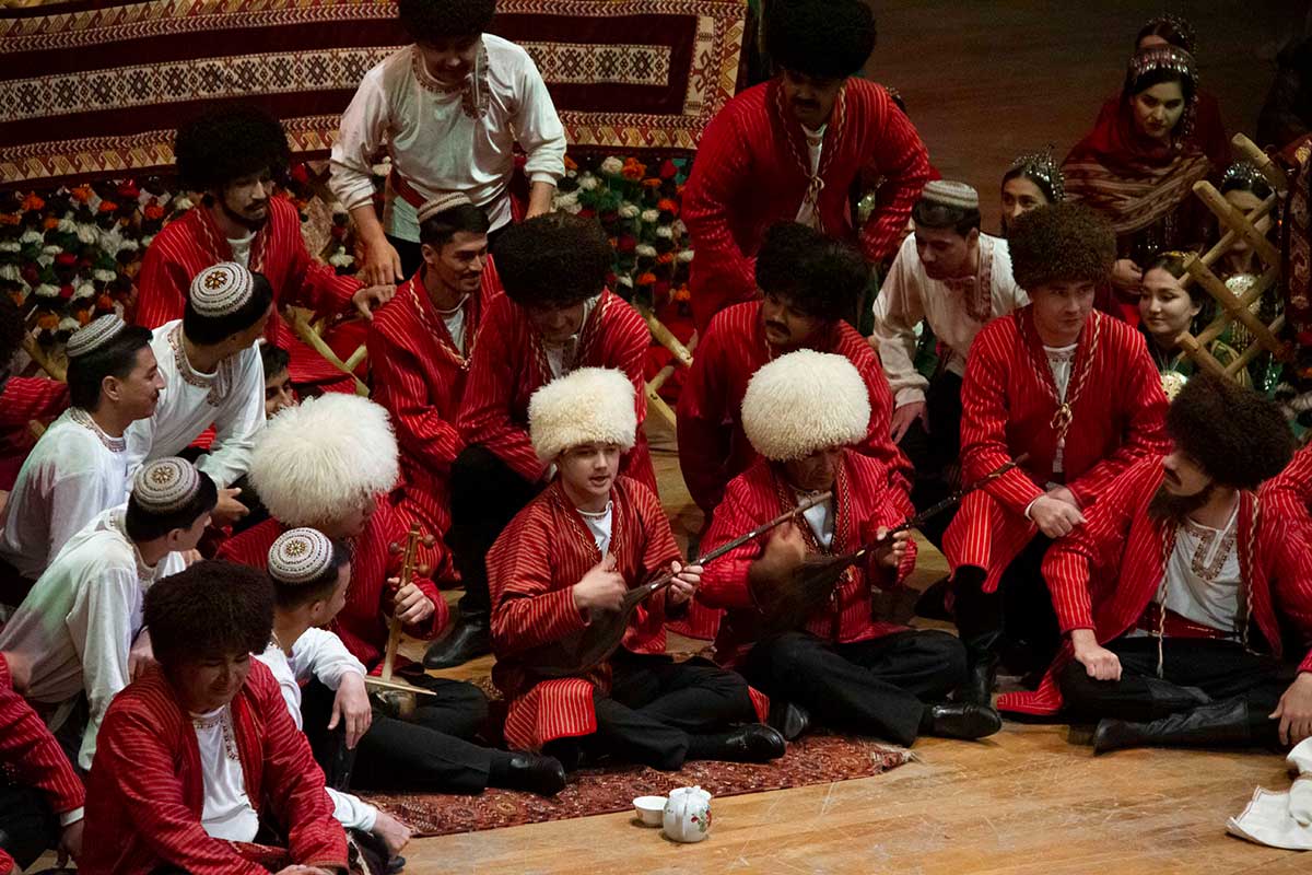 Опера Махтумкули: Судьба поэта, воспетая высоким вокалом