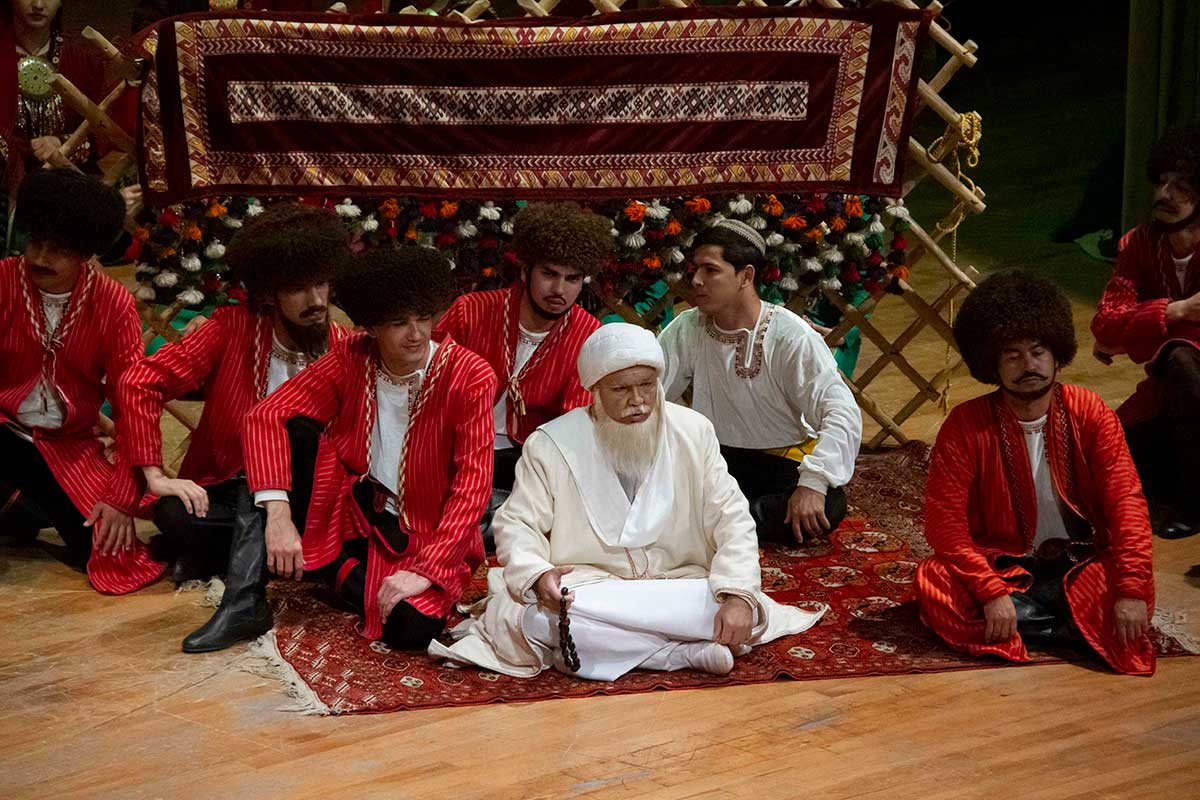 Опера Махтумкули: Судьба поэта, воспетая высоким вокалом