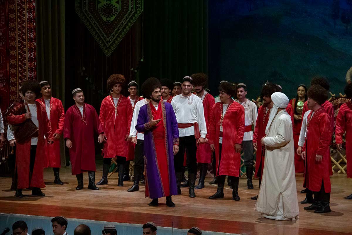 Опера Махтумкули: Судьба поэта, воспетая высоким вокалом