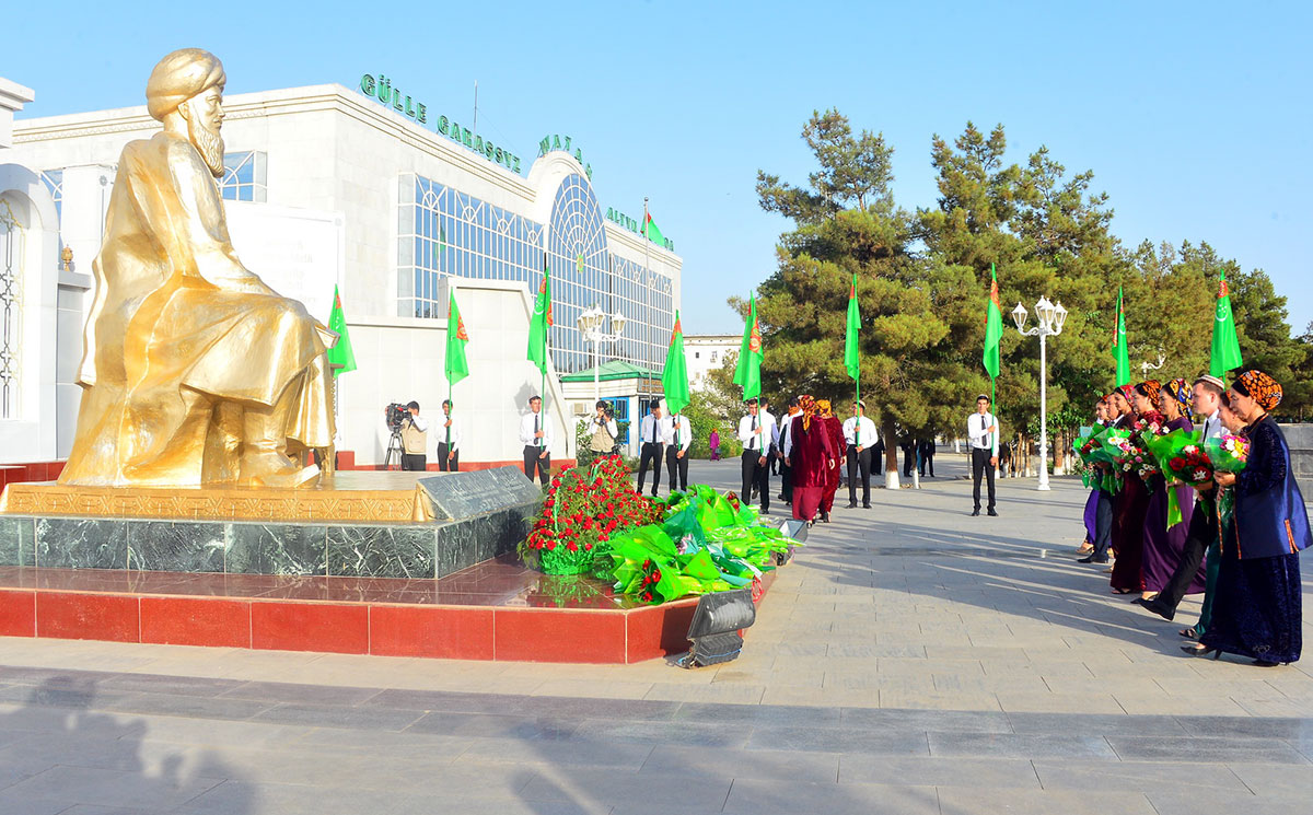 Во славу туркменского искусства эры Возрождения новой эпохи могущественного государства
