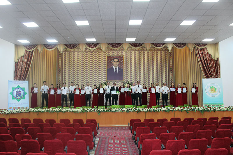 Торжественные встречи в Туркменском государственном институте финансов