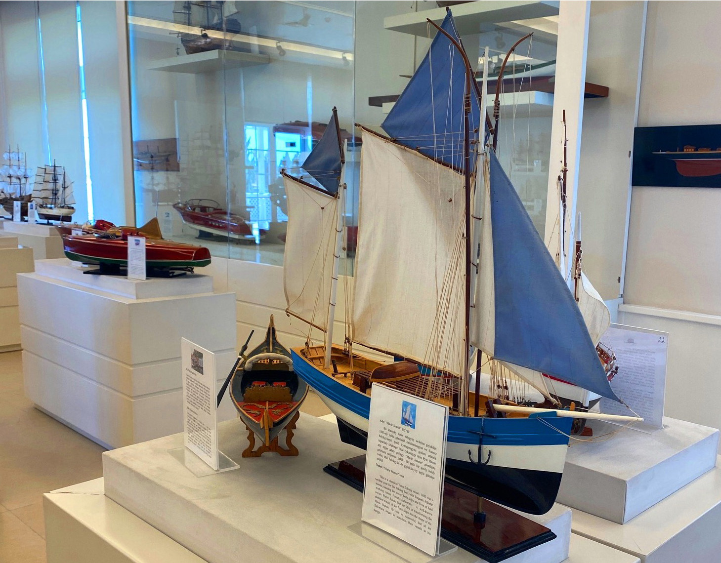 Awazada gämili gezelenç we kiçi gämileriň muzeýi