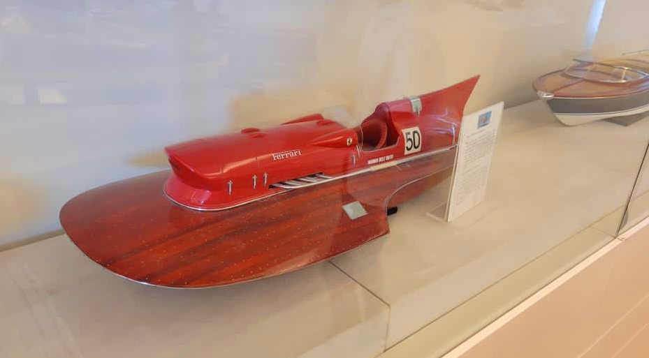 Awazada gämili gezelenç we kiçi gämileriň muzeýi