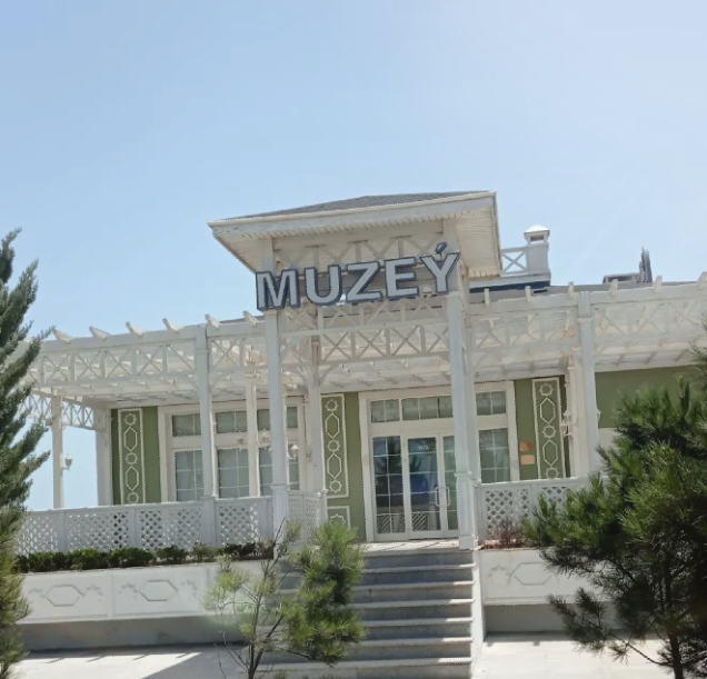 Awazada gämili gezelenç we kiçi gämileriň muzeýi