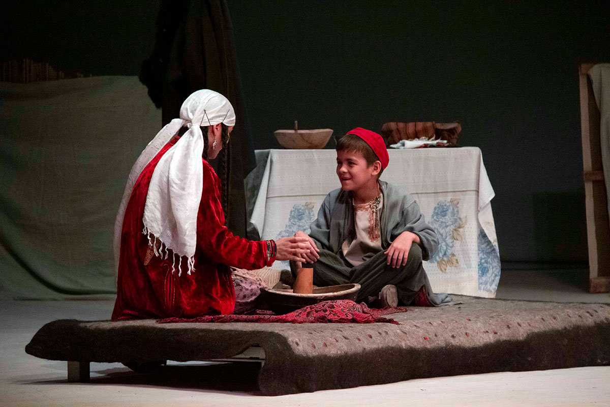 В студенческом театре идут премьеры