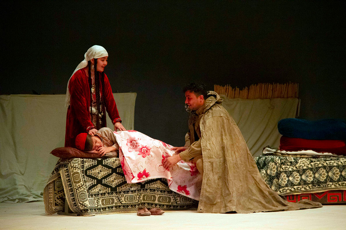 В студенческом театре идут премьеры