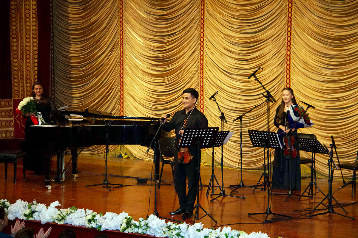 И снова премьера и аншлаг!