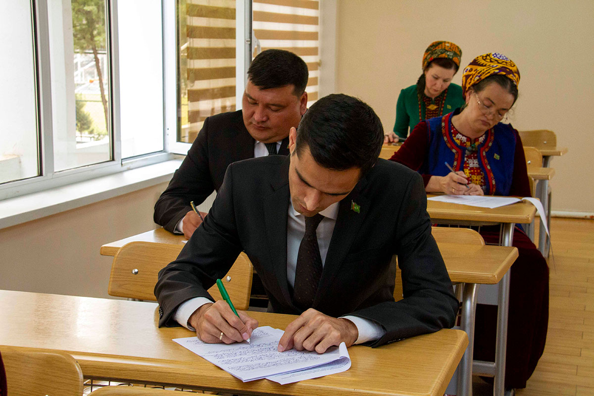 “Ýylyň mugallymy-2022”: mugallymlaryň hünär we zehin başarnygy