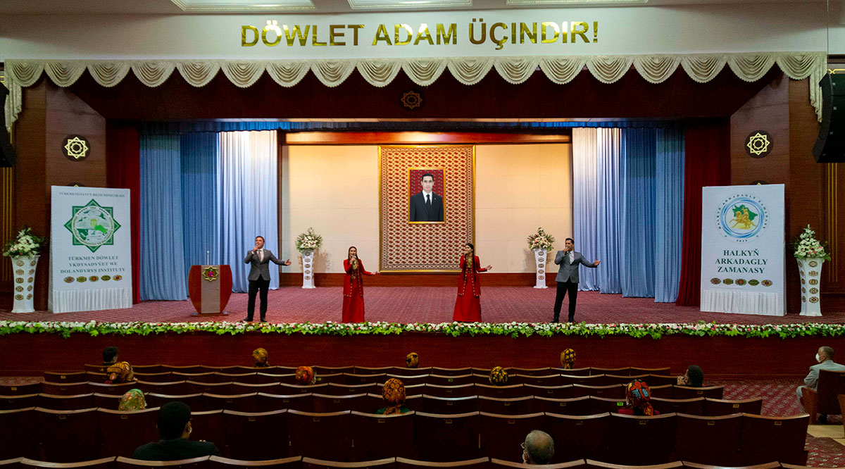 “Ýylyň mugallymy-2022”: mugallymlaryň hünär we zehin başarnygy