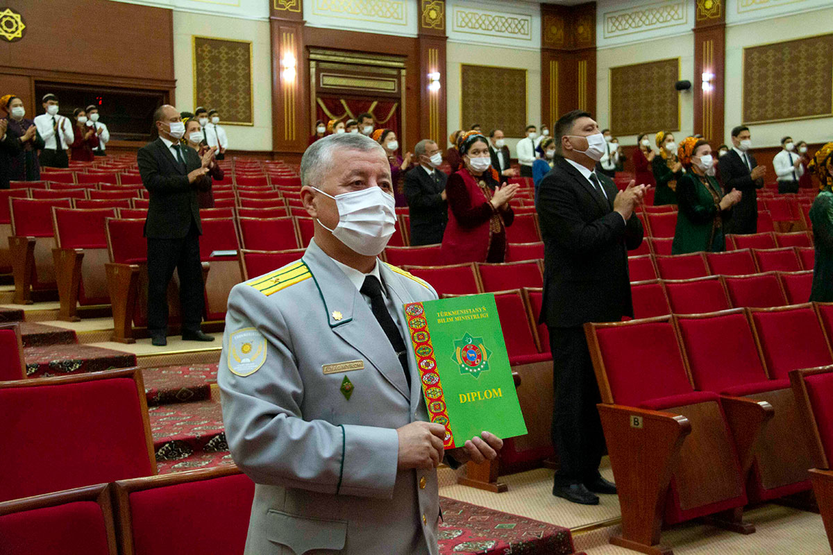 “Ýylyň mugallymy-2022”: mugallymlaryň hünär we zehin başarnygy