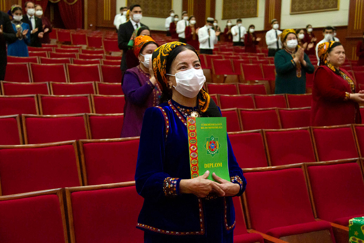 “Ýylyň mugallymy-2022”: mugallymlaryň hünär we zehin başarnygy