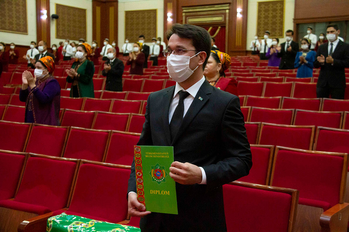 “Ýylyň mugallymy-2022”: mugallymlaryň hünär we zehin başarnygy