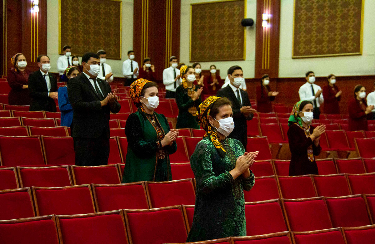 “Ýylyň mugallymy-2022”: mugallymlaryň hünär we zehin başarnygy