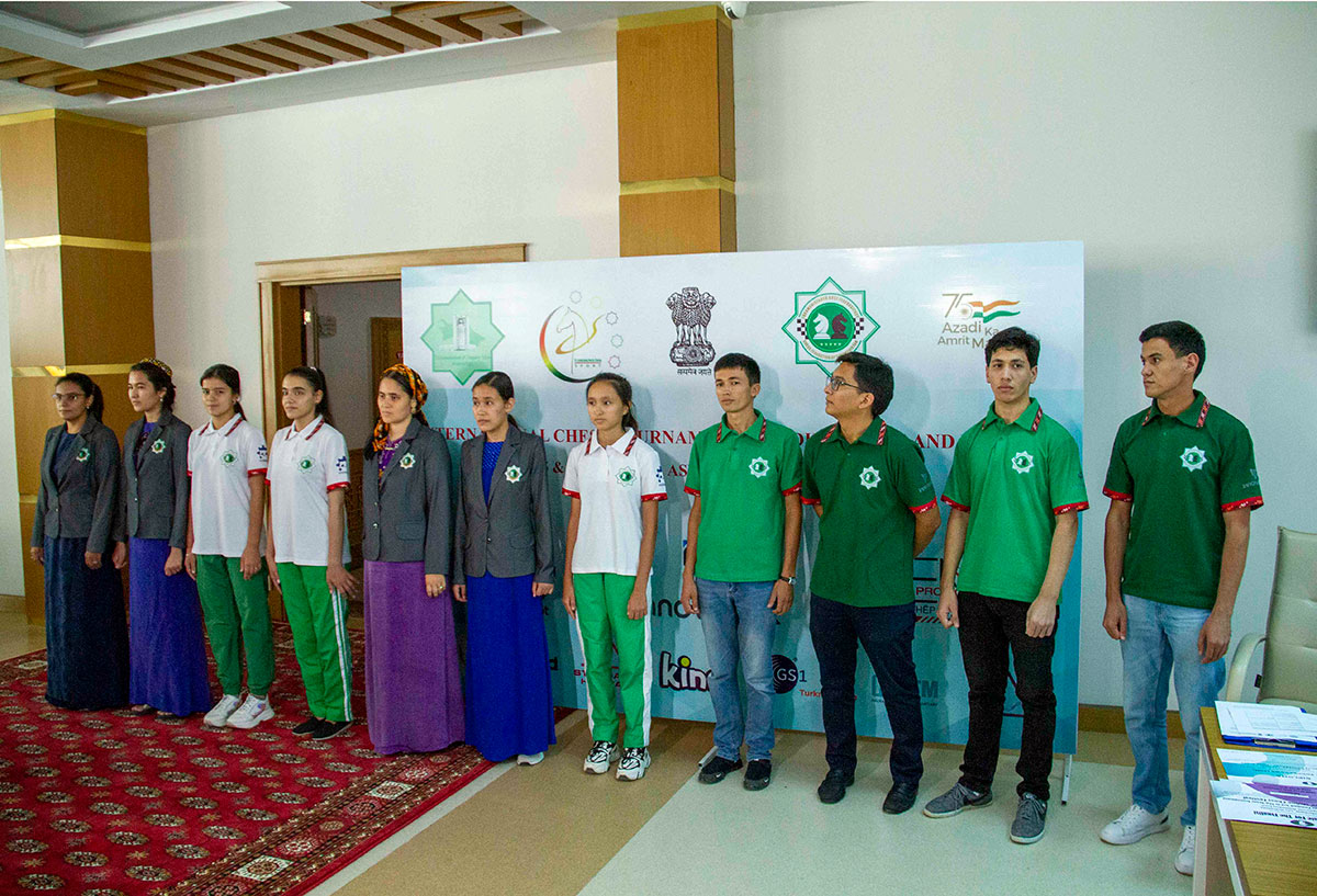 За доской не только дипломаты