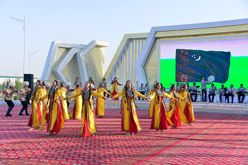 Hormatly Prezidentimiz Serdar Berdimuhamedow täze ýokary tehnologiýaly desganyň açylyş dabarasyna gatnaşdy