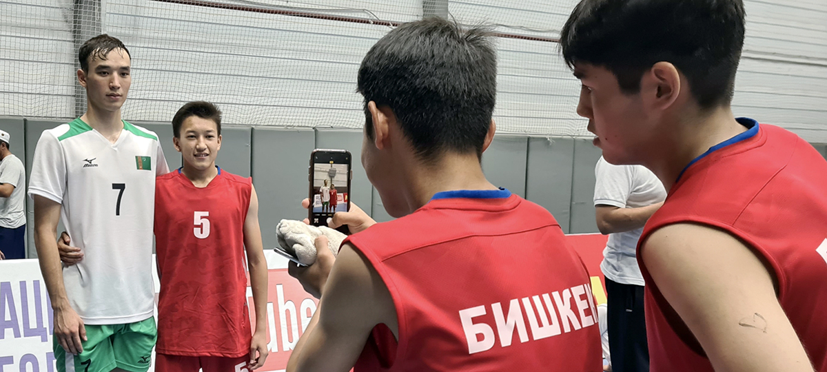Türkmen woleýbolçylary Merkezi Aziýanyň Çagyryş Kubogynyň kümüş medalyna eýe boldular