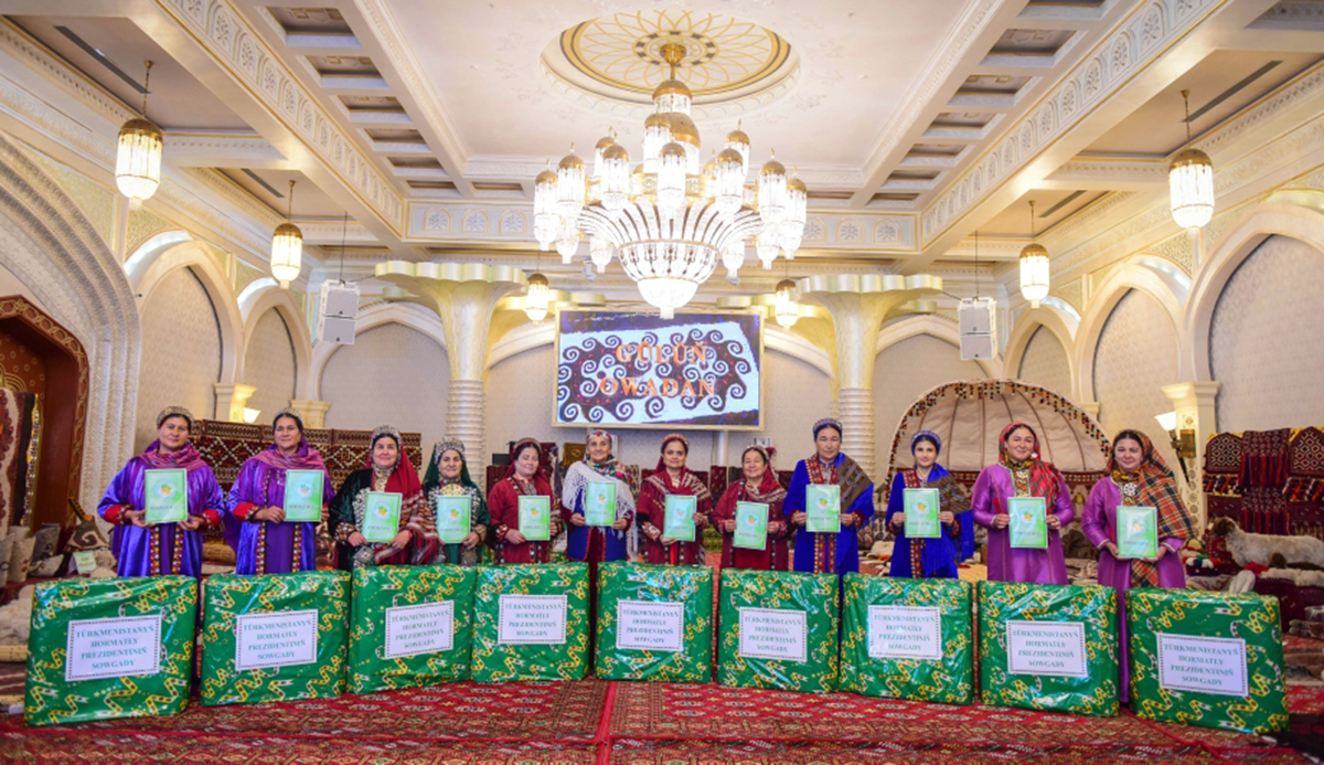 Итоговый тур конкурса «Gülüň owadan!»