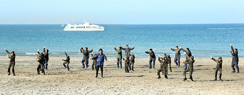 Hormatly Prezidentimiz Serdar Berdimuhamedow deňiz kenaryndaky täze kottejler toplumynyň açylyş dabarasyna gatnaşdy