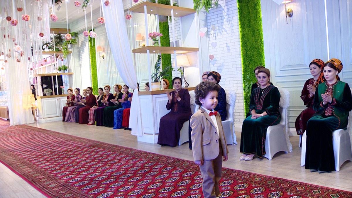 Milli we döwrebap lybaslaryň görkeziliş dabarasy geçirildi