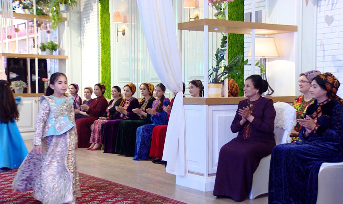 Milli we döwrebap lybaslaryň görkeziliş dabarasy geçirildi