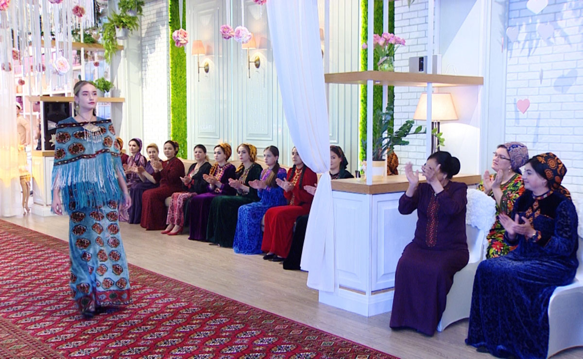 Milli we döwrebap lybaslaryň görkeziliş dabarasy geçirildi