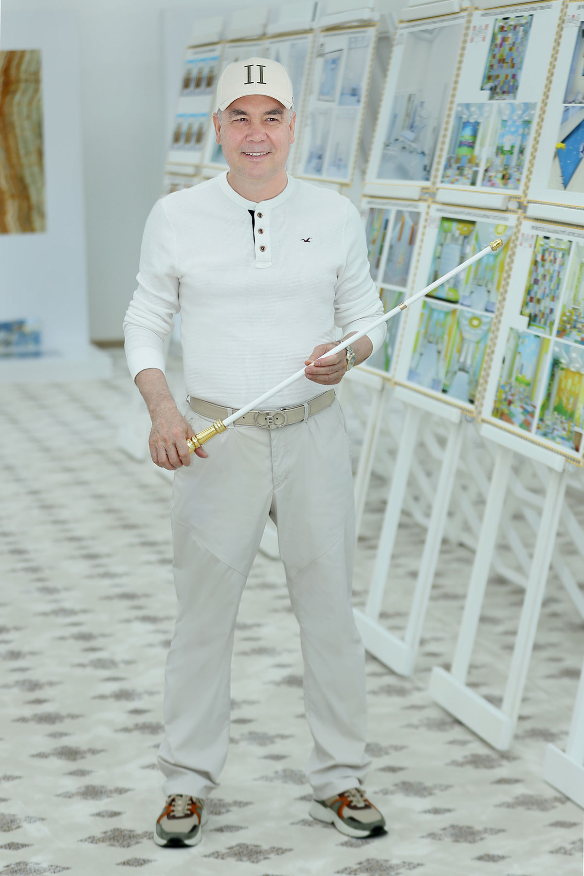 Milli Geňeşiň Halk Maslahatynyň Başlygy Ahal welaýatynyň täze, döwrebap edara ediş merkeziniň gurluşygynyň barşy bilen tanyşdy