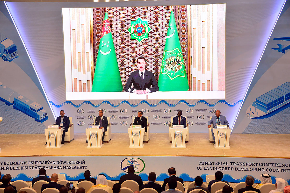 Türkmenistanda deňze çykalgasy bolmadyk ösüp barýan döwletleriň ulag ministrleriniň maslahaty guraldy