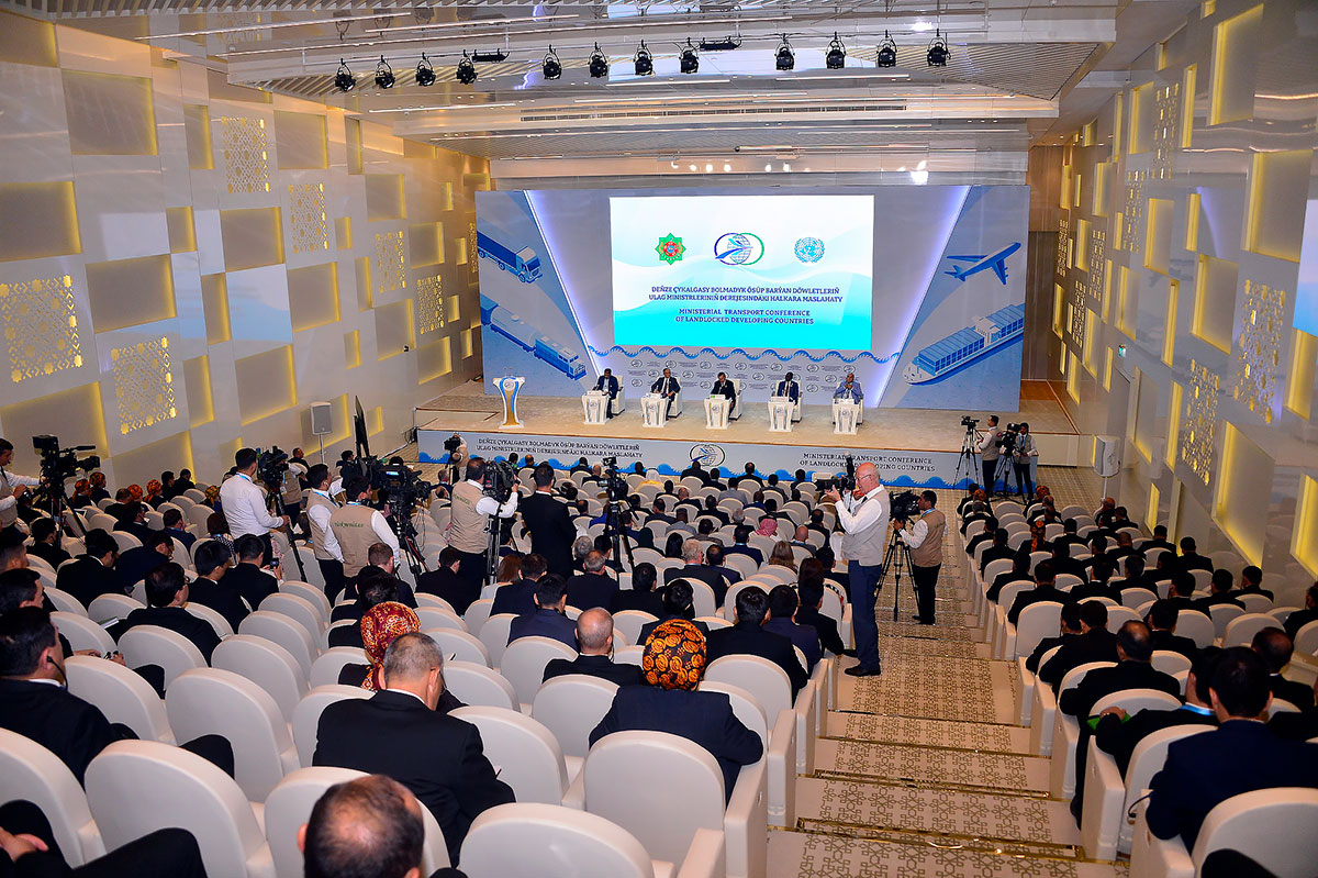 Türkmenistanda deňze çykalgasy bolmadyk ösüp barýan döwletleriň ulag ministrleriniň maslahaty guraldy