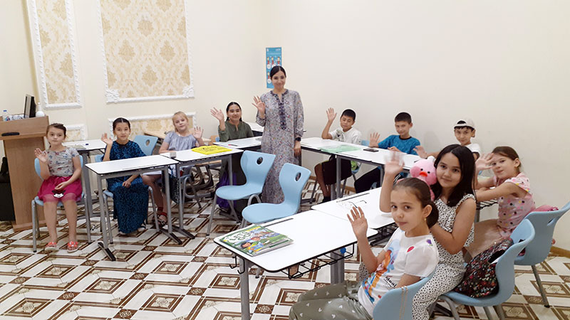 Dil bilen dünýäni gezer