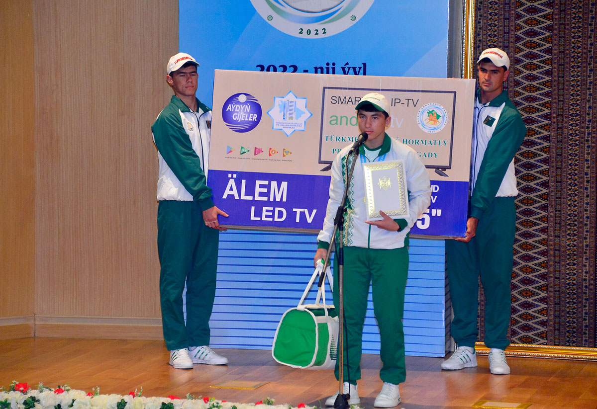 Aşgabatda halkara ýaryşlarda ýeňiji bolan türgenleri sylaglamak dabarasy geçirildi