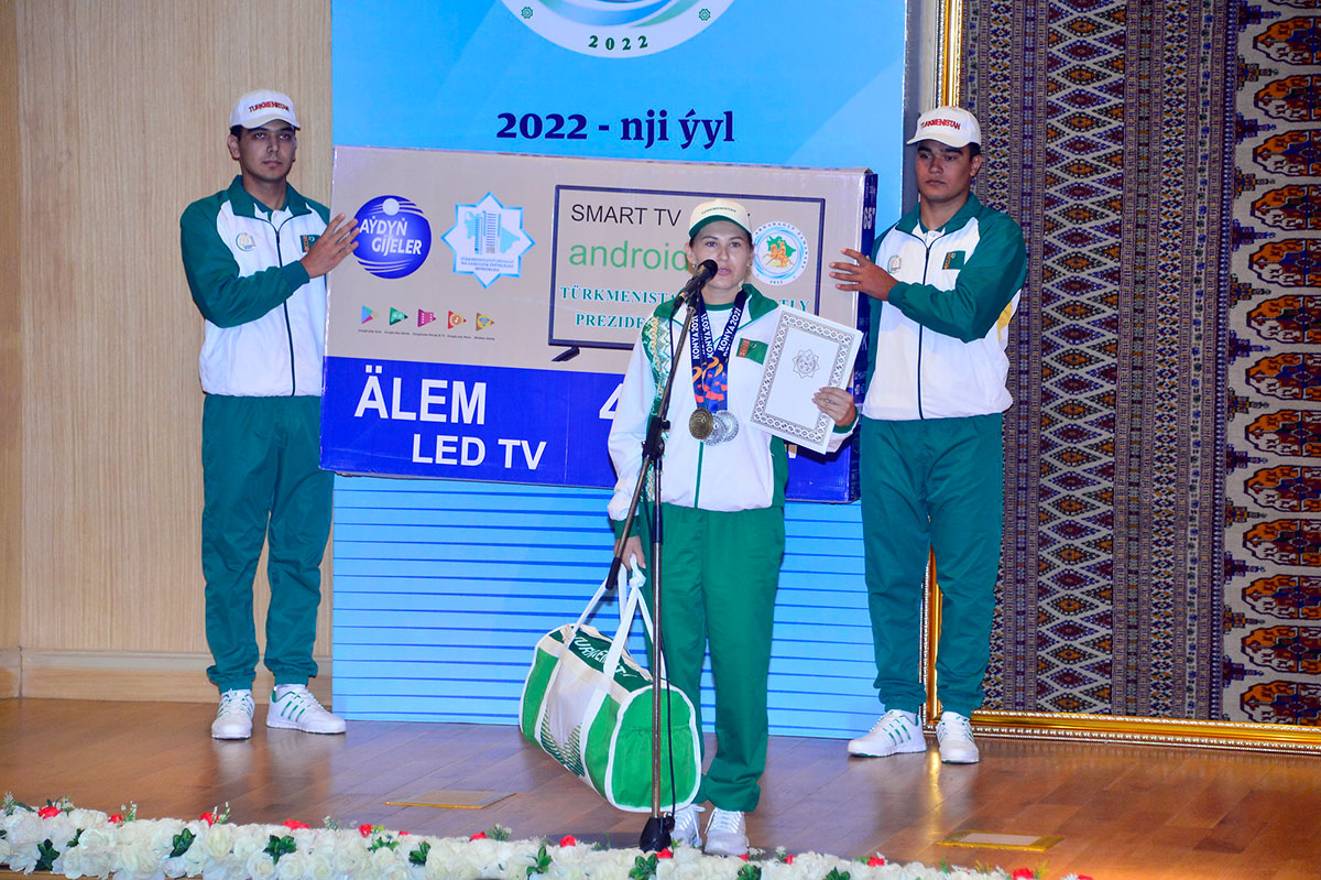Aşgabatda halkara ýaryşlarda ýeňiji bolan türgenleri sylaglamak dabarasy geçirildi