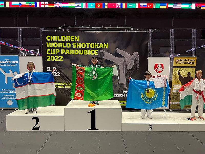 Ýaş türkmen türgeni karate boýunça dünýä çempionatynda 4 altyn medal gazandy