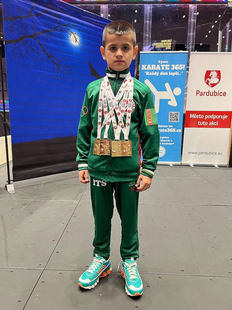 Ýaş türkmen türgeni karate boýunça dünýä çempionatynda 4 altyn medal gazandy